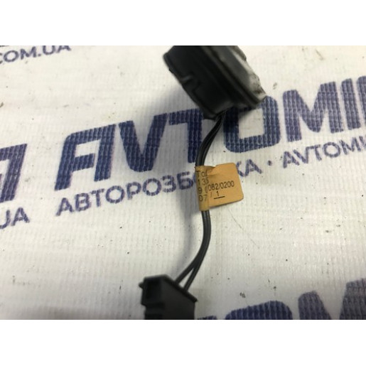 Кнопка відкривання кришки багажника Opel Astra J Wagon 2009-2015 13359895